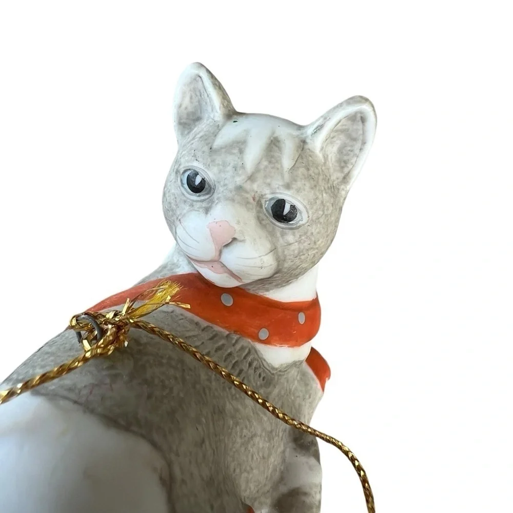 Vintage Silvestri Porcelain Cat Ornament Gray White Kitty Ribbon Taiwan Made 4”